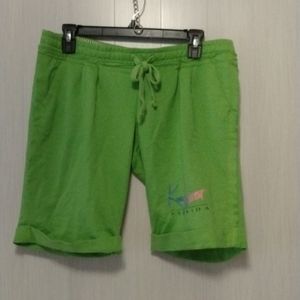 Vintage girl shorts sz M color green 60 0/0 cotton 40 0/0 polyester in good cond